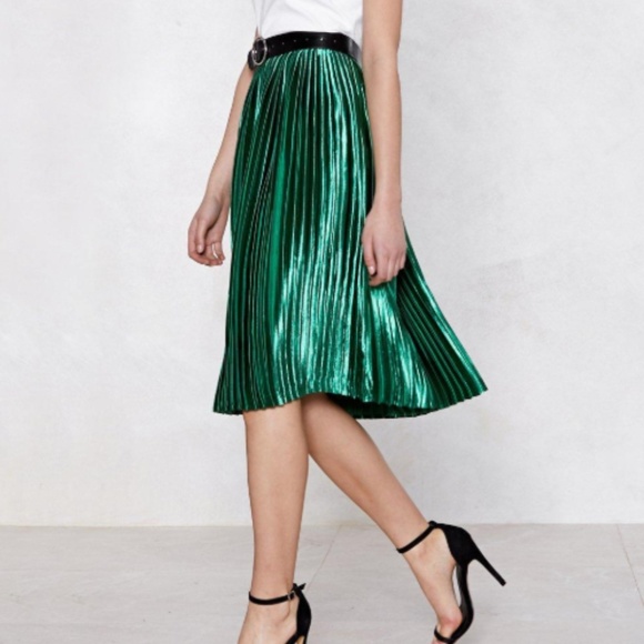 Promesa Dresses & Skirts - Emerald Green Accordion Pleated Metallic Skirt
